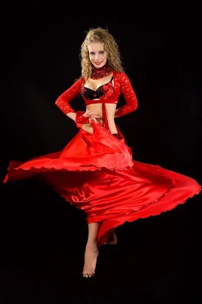 Beautiful dancer in eastern costume. — Stock Photo, Image