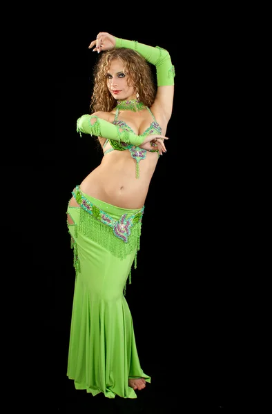 Bela dançarina em traje oriental — Fotografia de Stock