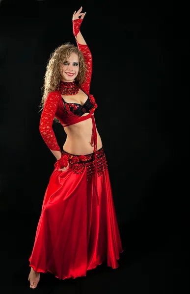 Bela dançarina em traje oriental — Fotografia de Stock