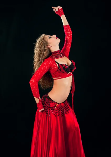 Piękna tancerka w stroju wschodnim — Zdjęcie stockowe
