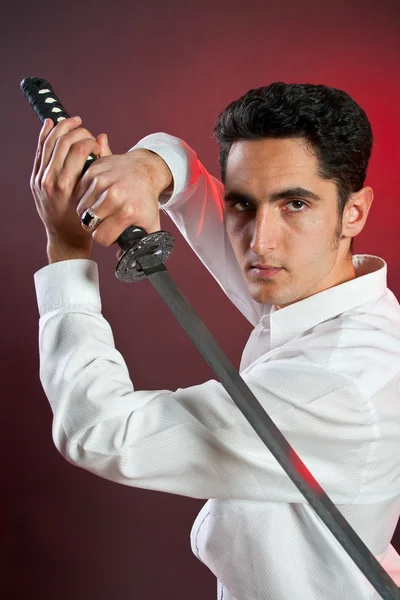 Pohledný muž s mečem — Stock fotografie