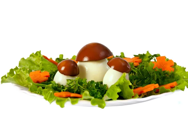 Fejes saláta és a sárgarépa vágás gombával. — Stock Fotó