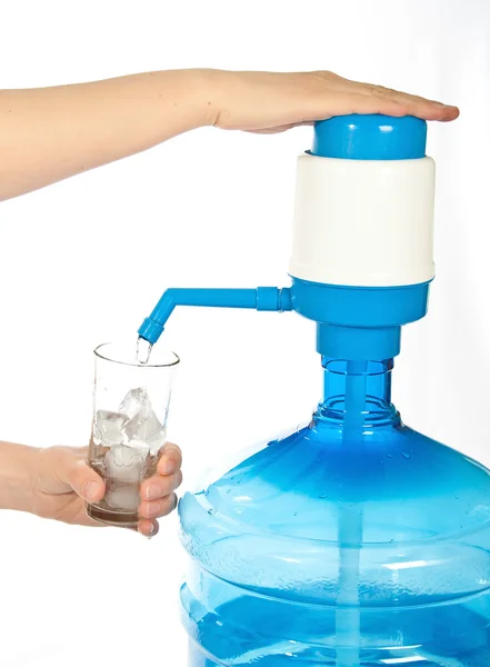 Große Flasche sauberes Trinkwasser. — Stockfoto
