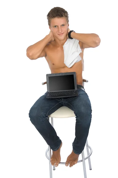 Giovane di successo sta lavorando sul computer portatile . — Foto Stock
