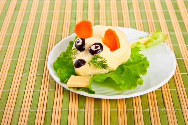 Salat und Käse mit Eierjause. — Stockfoto