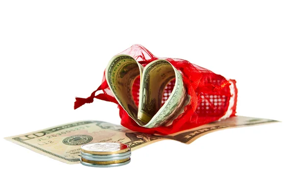 Kırmızı saman kağıt torba formu kalp para ile — Stok fotoğraf