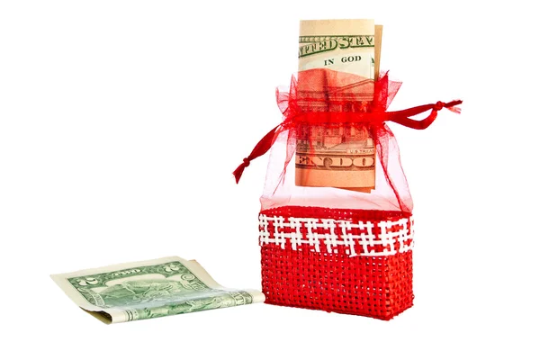 Rode stro papieren-zak met geld. — Stockfoto