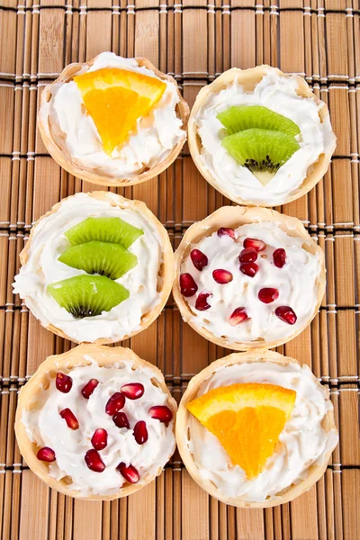 Desserts met vruchten. — Stockfoto
