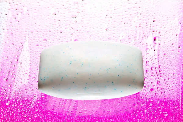Barra de jabón sobre fondo abstracto rosa —  Fotos de Stock