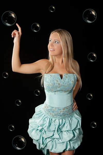 Menina jovem em vestido de bola azul . — Fotografia de Stock