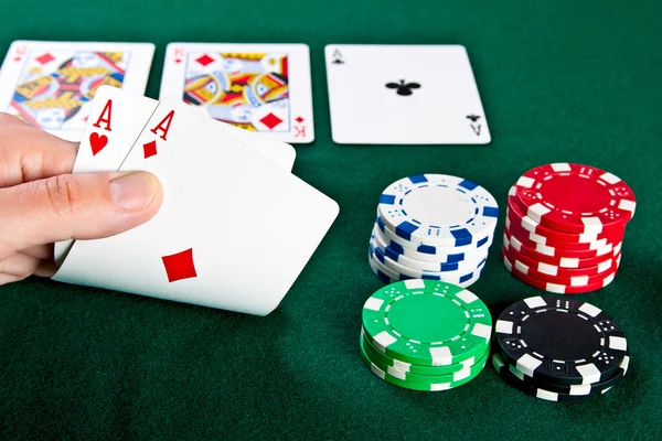 Чіп і карти для покеру . — стокове фото