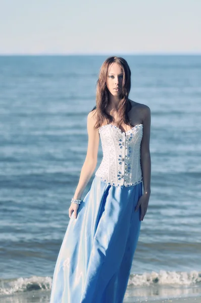 Woman in long dress at the sea side. — Stock Photo, Image