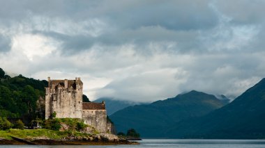 Eilean donan Kalesi, İskoçya'da çok popüler Simgesel Yapı