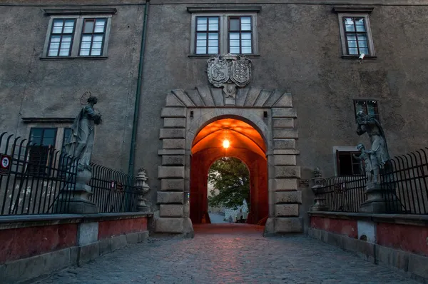 Warmly lit entrance to castle — Stock Photo, Image