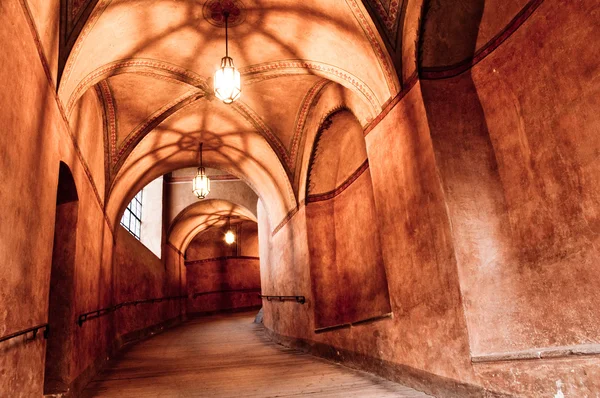 Historyczne korytarzu w starym zamku — Zdjęcie stockowe