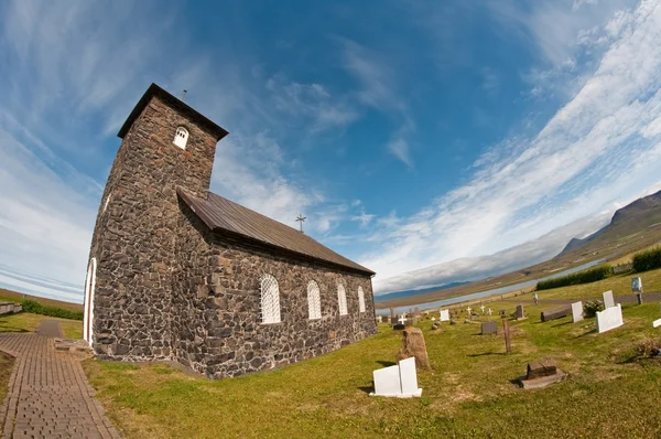 Iglesia de piedra en el país (Iglesia Tngeyri, Islandia ) —  Fotos de Stock