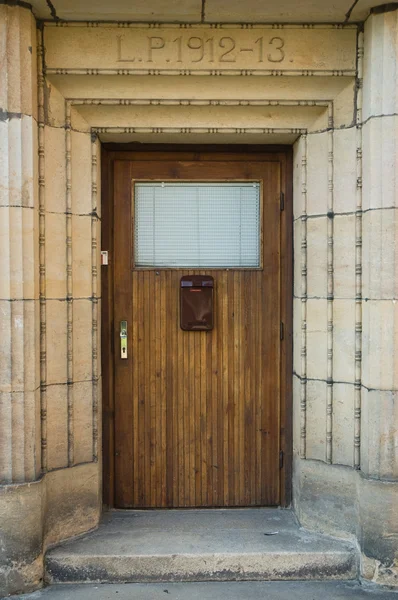 Oude houten deur — Stockfoto