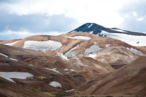 Landmannalaugar "montanhas arco-íris", ponto turístico popular na Islândia — Fotografia de Stock