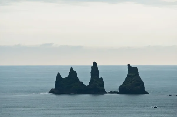 Kaya oluşumu Denizi'ndeki İzlanda keskin — Stok fotoğraf