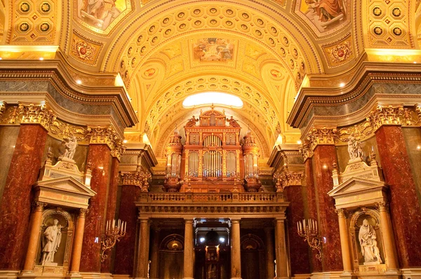 Interior de la basílica —  Fotos de Stock