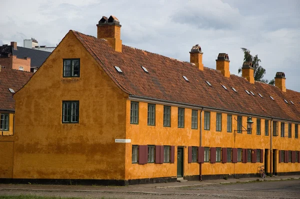 大きなオレンジ色の家 — ストック写真