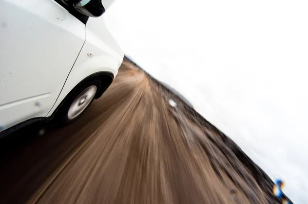 Conducción en el desierto de roca - desenfoque de movimiento. camino peligroso — Foto de Stock