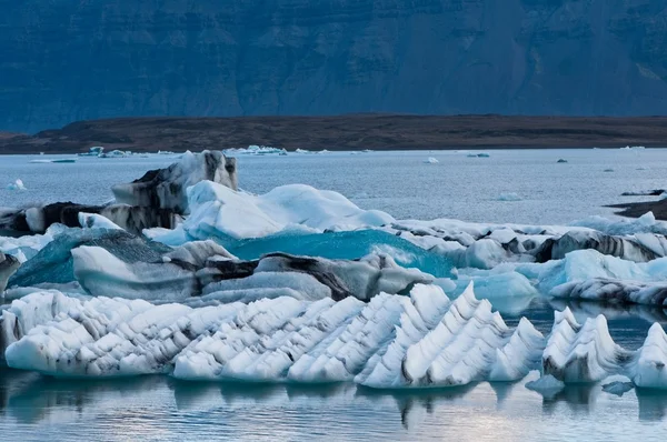 Ledovcové jezero na Islandu - anazing tvarů vytvořených globální oteplování — Stock fotografie