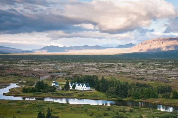 Prachtige vallei in thingvellir nationaal park, IJsland — Stockfoto