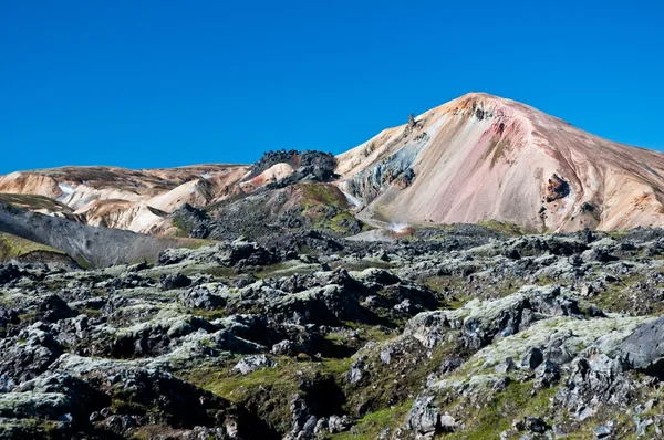 Landmannalaugar, regenboog bergen in IJsland — Stockfoto