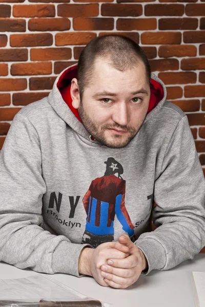 Man in gray sweatshirt — Stock Photo, Image
