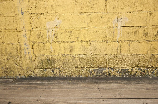 Yellow brick with walkway — Stock Photo, Image