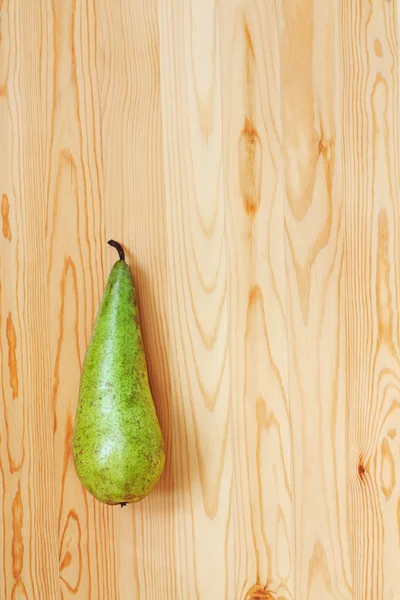 Una pera verde — Foto Stock