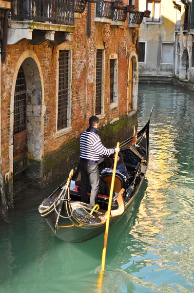 The gondolier - tourists at Venice — Stock Photo, Image