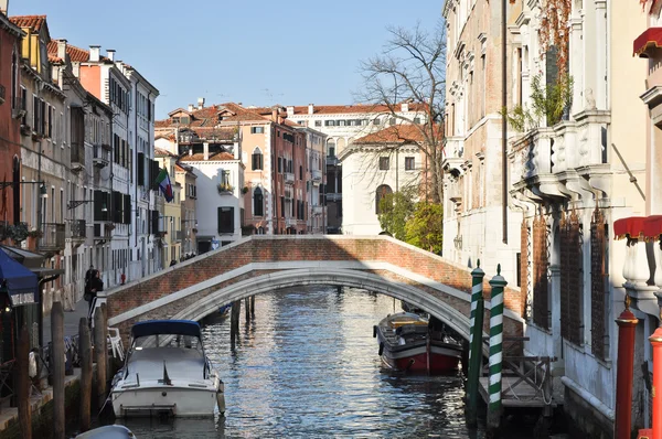 Brücke über einen Kanal, Venedig — Stockfoto