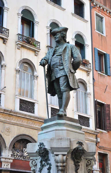 Carlo goldoni standbeeld, Venetië — Stockfoto