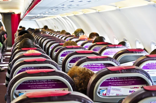 Внутри самолета WizzAir — стоковое фото