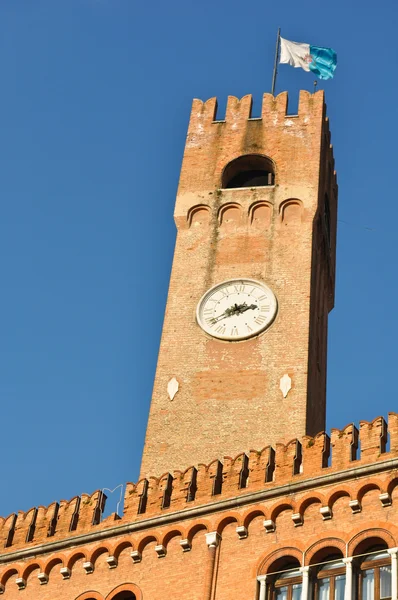 Oude klok toren in het centrum van treviso — Stockfoto