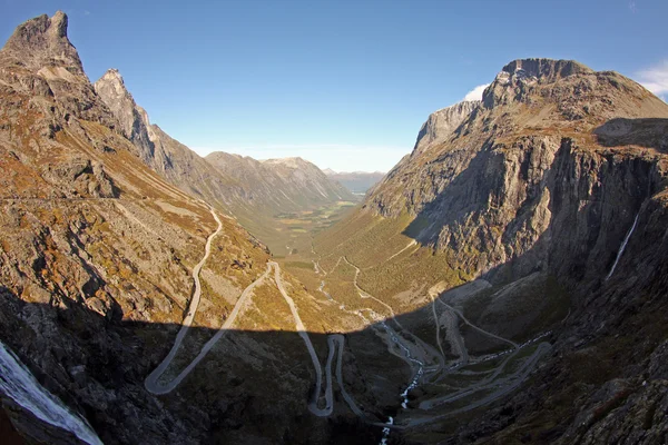 La famosa carretera de Trollstigen en Noruega — Foto de Stock