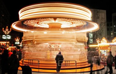 carousel gece manzarası