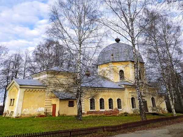 Древний храм Русской Православной Церкви — стоковое фото
