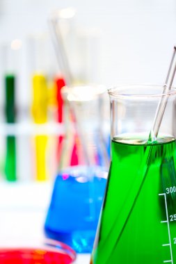 Laboratuvar araştırma soruşturma inceleyerek CSI