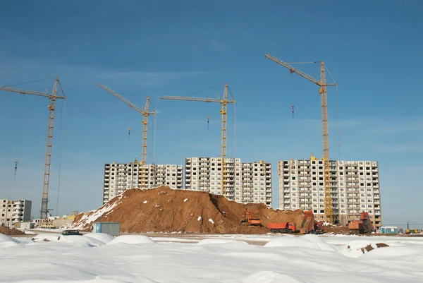 Byggandet av bostäder i förorterna i Moskva Stockbild