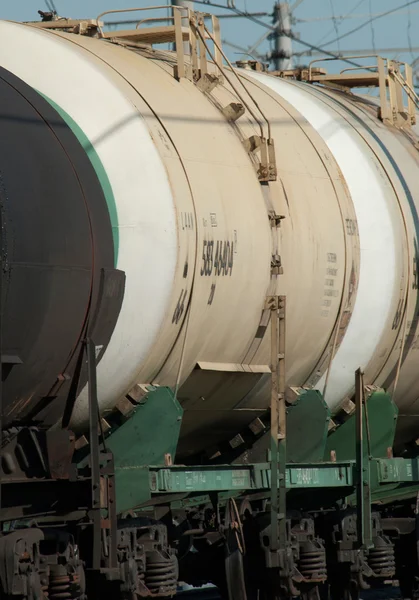 Olejové nádrže kamionu vlak — Stock fotografie