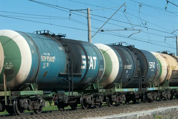 Comboio de caminhão tanque de petróleo bruto — Fotografia de Stock