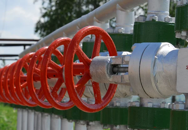 Producción rusa de petróleo. Unidad de instalación en yacimientos petrolíferos —  Fotos de Stock