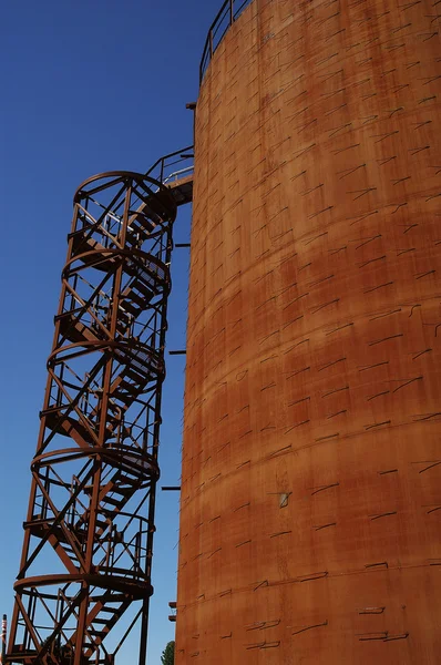 Indústria russa de petróleo e gás. Construção do tanque de óleo — Fotografia de Stock