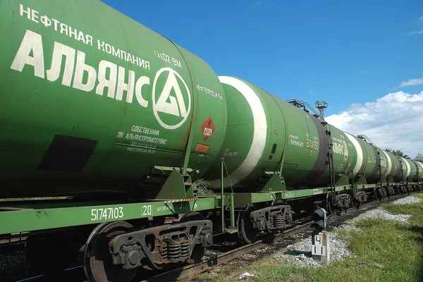 A Rússia. Trem de caminhão tanque de óleo — Fotografia de Stock