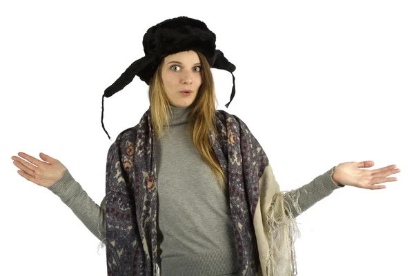 Zdziwiony dziewczyna w earflapped futro kapelusz — Zdjęcie stockowe