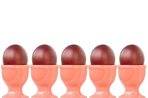 セラミック ベースに赤い卵 — ストック写真