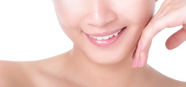 Kobieta piękne usta i usta z uroczym uśmiechem — Zdjęcie stockowe